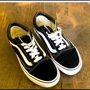 COPY - Black and white old school vans size 7